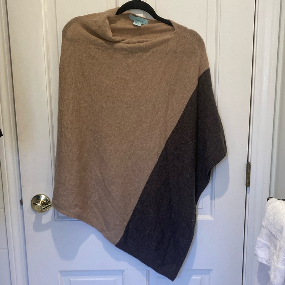Two-Tone Poncho in tan and brown (wool)